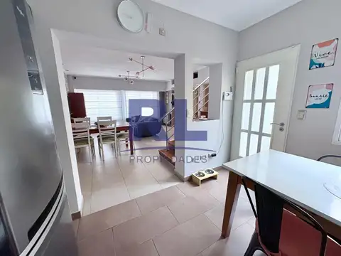 Casa 5 ambientes con 3 baños