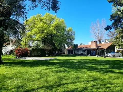 Venta Casa con terreno de 1.800m², Pablo Nogues.