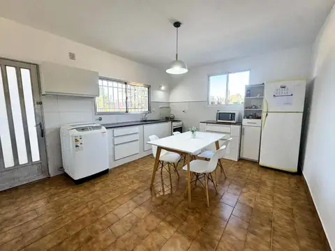 Venta Casa en planta alta con patio. Altura Buenos Aires 4900.