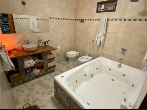 Casa Chalet  en Venta en Ciudad Jardin, Tres de Febrero, G.B.A. Zona Oeste