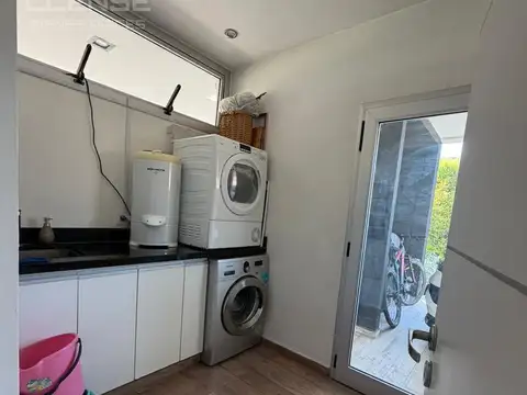 Casa 5 ambientes con pileta en venta - Barrio Privado Las Golondrinas