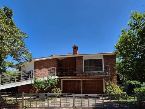 Casa 7 ambientes con 3 baños