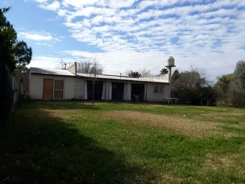 CASA EN VENTA CON LOCAL, BARRIO PARQUE SAKURA, EXALTACION DE LA CRUZ 600