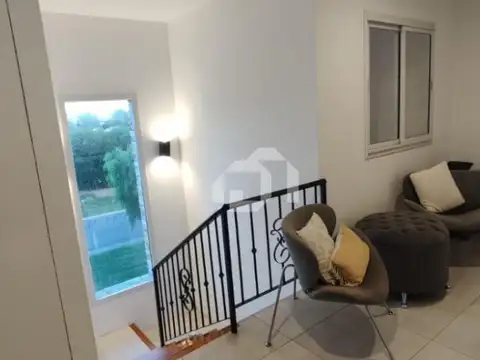 Casa 6 ambientes con 4 baños