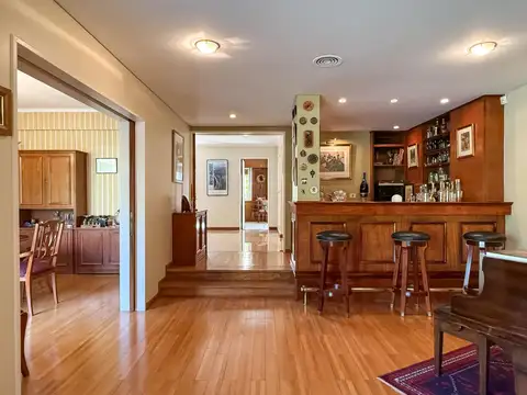 Casa 7 ambientes con 6 baños