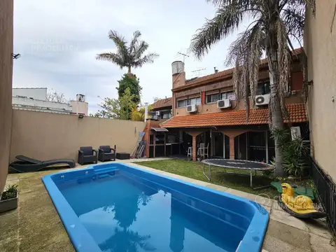 venta Casa 4 ambientes  en Villa Sarmiento con parque pileta y cochera OPORTUNIDAD