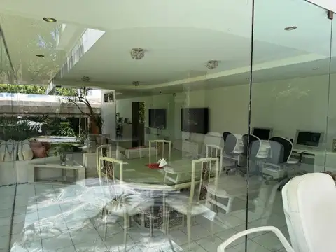 Casa en Venta con 4 cocheras