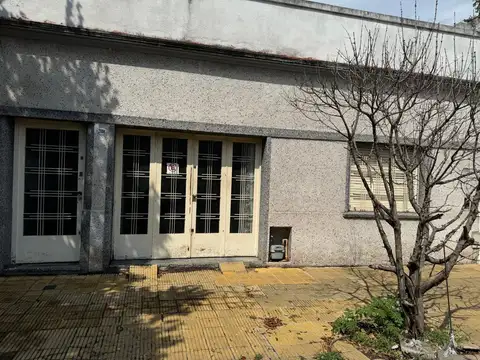 Casa a refaccionar con posibilidades de ampliacion