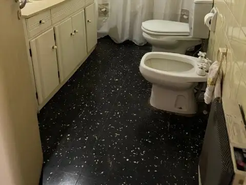 Casa a refaccionar con posibilidades de ampliacion