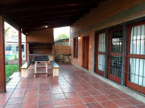 Casa en Venta en Paso De La Patria, USD 1