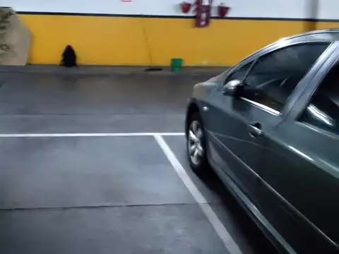 Cochera en Barrio Norte, con equipo electrógeno