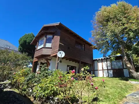 Hermosa casa más dos cabañas en Melipal