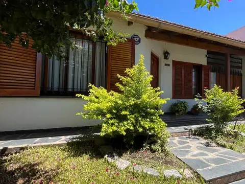 CASA EN VENTAS  5 AMBIENTES LOMAS DE ZAMORA