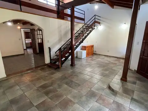 Casa en Venta con 3 cocheras