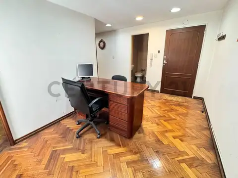 Oficina 10 ambientes con 3 baños