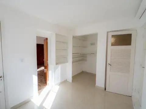 Casa 7 ambientes con 4 baños