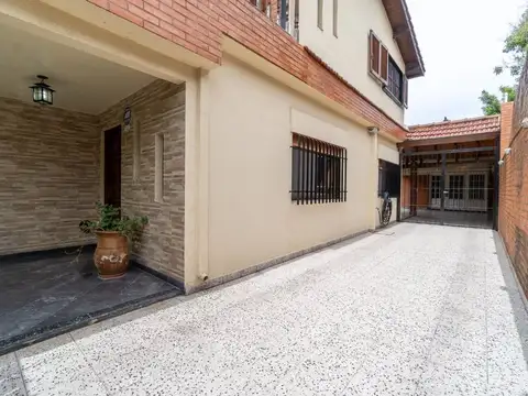 Casa en Venta con 2 cocheras