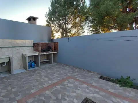 Casa 5 ambientes con 1 baño