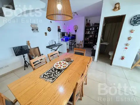 Depto Tipo Casa en Venta en Flores, USD 170.000