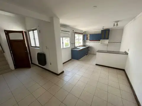 Depto Tipo Casa en Alquiler de 2 dormitorios