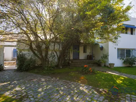 Golf Club Argentino - 5 dormitorios - 2 plantas lote de 1549m2 - Teresa Urdapilleta Propiedades-