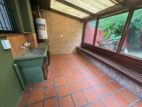 Casa en Alquiler con 1 cochera