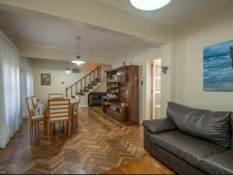 Casa 6 ambientes con 2 baños