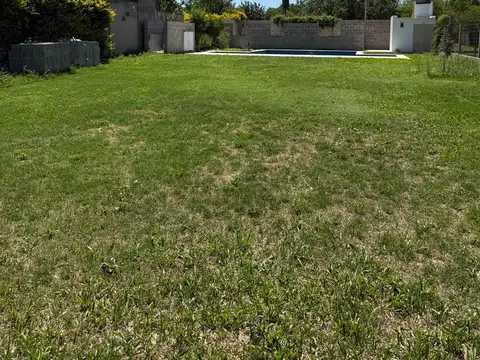 GRAN TERRENO CON QUINCHO Y PILETA-ARROYO LEYES