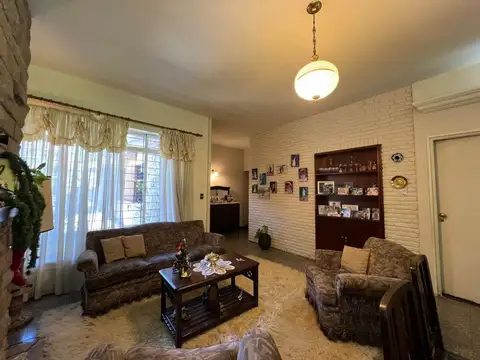 Casa en Venta con 3 cocheras