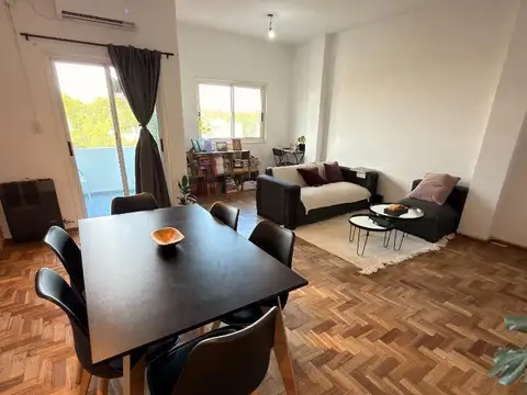 Depto semipiso 3 amb. con doble balcón y excelente ubicacion