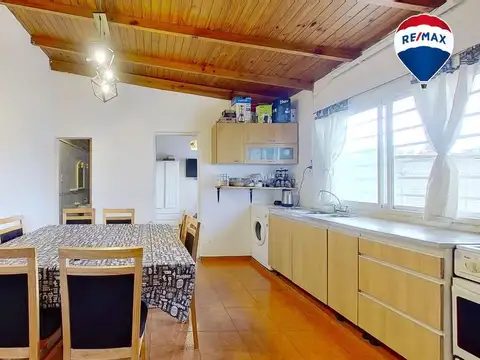 PH 3 ambientes en venta en Llavallol con jardín