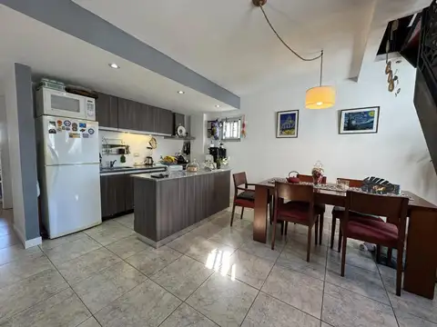 DEPARTAMENTO 3 AMBIENTES CON BALCON Y COCHERA