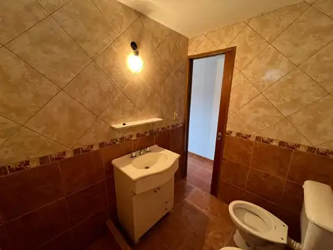 Casa 5 ambientes con 2 baños