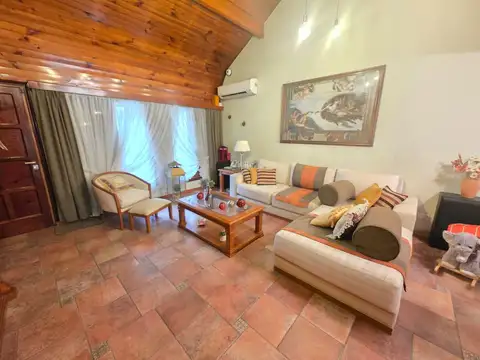 VENTA CASA 4 DORMITORIOS SUITE PISCINA JARDIN 2 QUINCHOS 2 COCHERAS LOMAS DE ZAMORA BANFIELD RESID