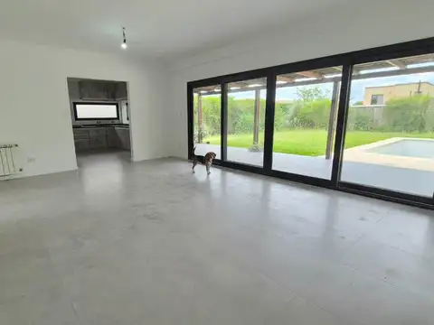 Casa en Venta con 4 cocheras