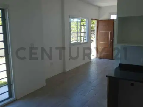 VENTA PH EN CASTELAR SUR 3 AMBIENTES A ESTRENAR C/PATIO Y ESPACIO GUARDACOCHE
