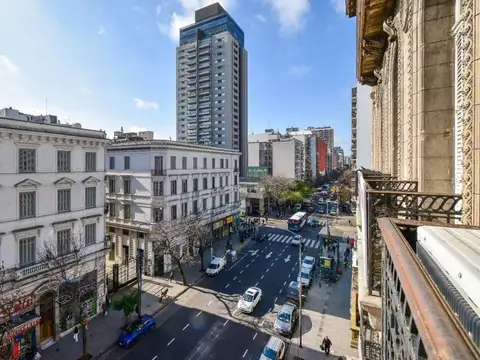 Venta Departamento de estilo. Balvanera. 8 amb.