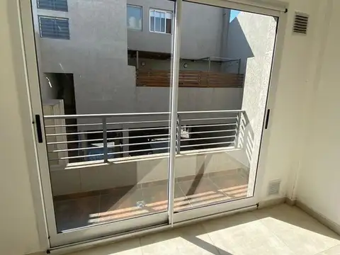 3 ambientes tipo dúplex a estrenar con patio en Villa Lugan