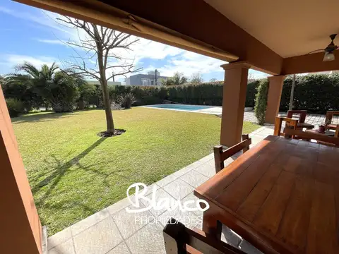 Casa 7 ambientes con 5 baños