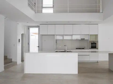 Casa 6 ambientes con 2 baños