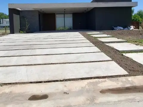 CASA EN ALQUILER ANUAL EN CANNING BARRIO LA ALAMEDA