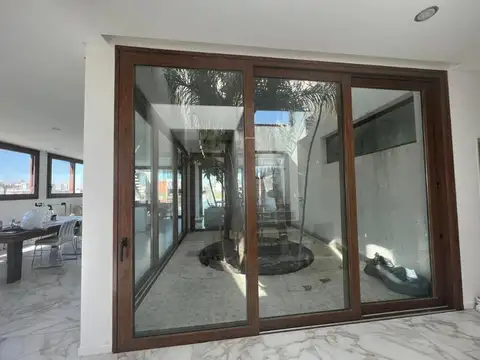 Casa 6 ambientes con 4 baños