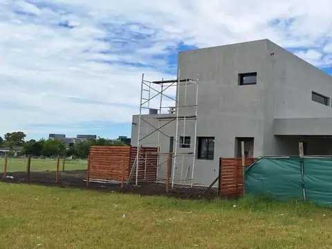 Casa 7 ambientes con 3 baños