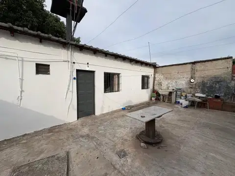 Se ALQUILA Departamento al Fondo con Entrada de Auto