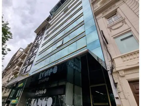 Excelente oficina corporativa con espectacular vista a la Av