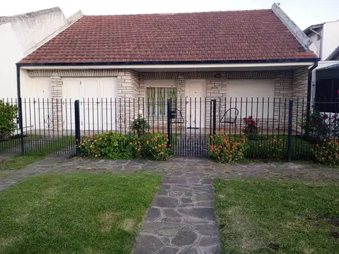 Venta. Chalet 3 ambientes Punta Mogotes.