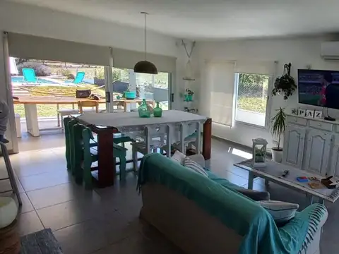 Casa 5 ambientes con 2 baños