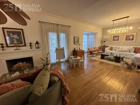 Casa en Venta con 1 cochera