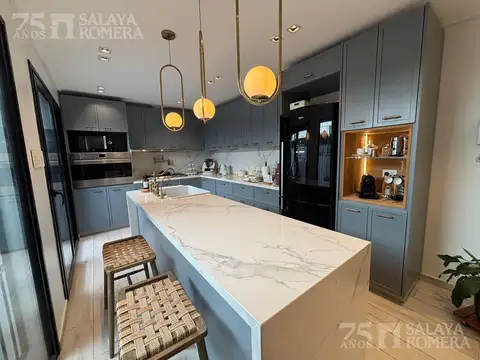 Casa en  Olivos en venta - reciclada 4 ambientes lote de 17.32 x 33.93