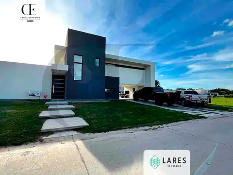 Casa en venta c/ cochera en Canning